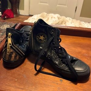 Black converse all star tri-zip on back